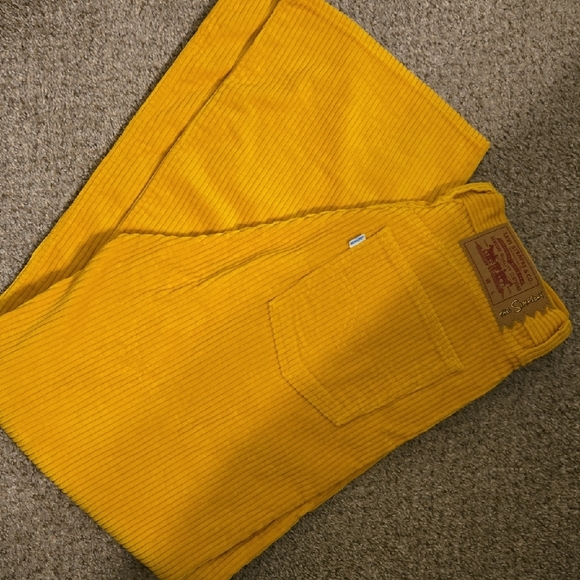 Levi's Pants - LIMITED EDITION, SIMPSONS. Levi's Yellow Corduroy Pants